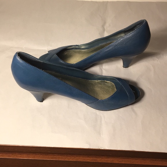 💥SALE $10💥 Steve Madden blue open toe pumps 8 - Picture 4 of 8